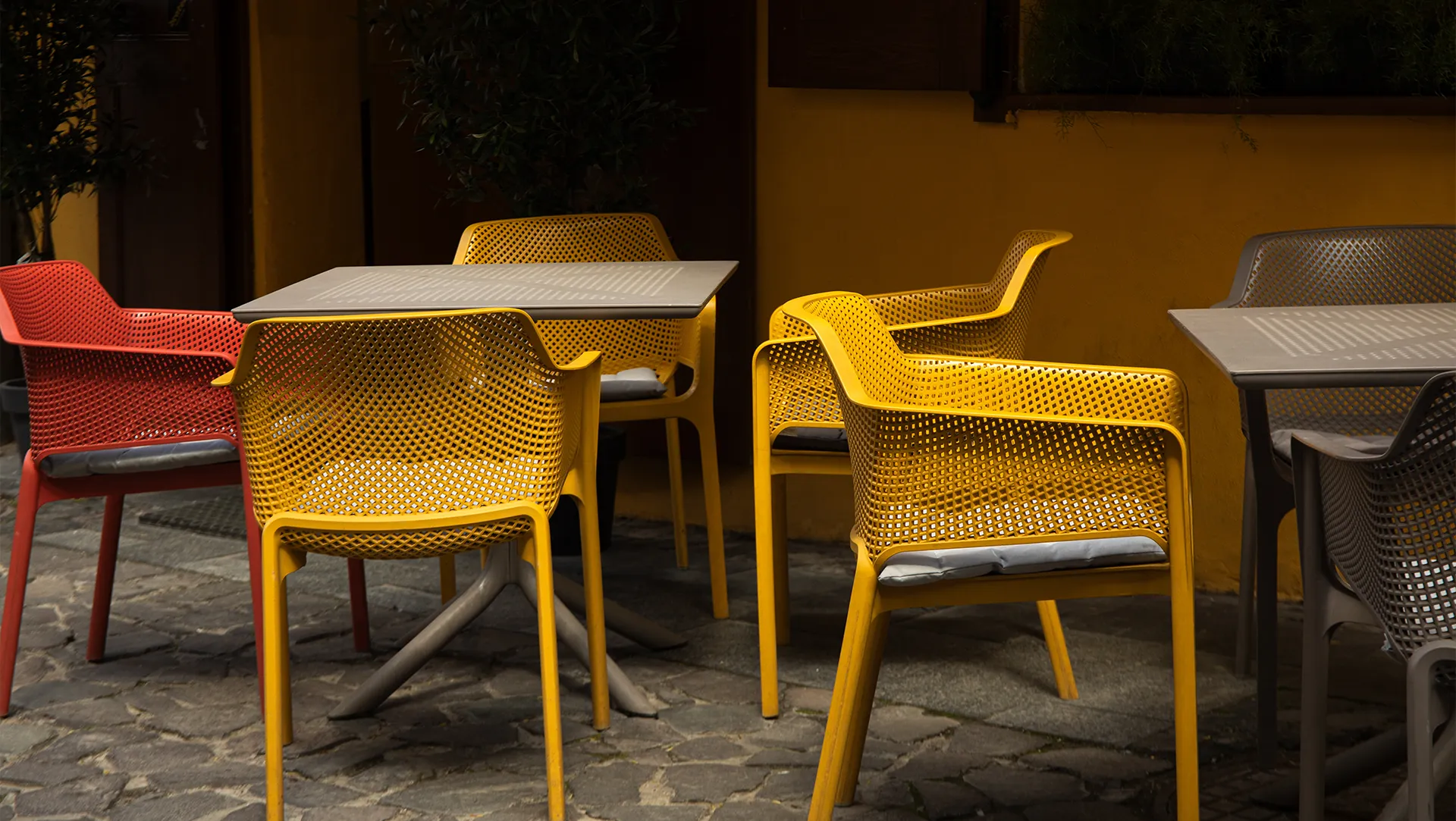 arredo da giardino in polipropilene colorato